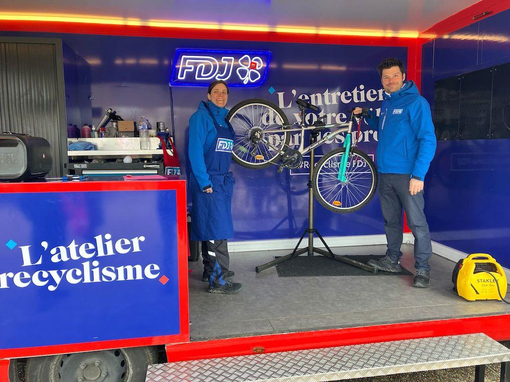 A la decouverte du camion du Recyclisme de la FDJ Actualites Cyclisme professionnel en France LNC